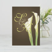 Calla lilies op koffie bruiloft uitnodigingen (Staand voorkant)