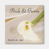 Calla Lily op wit satijn Magneet (Voorkant)