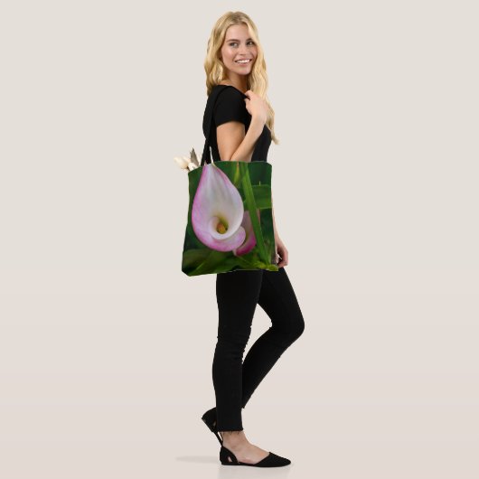Calla Roll Tote Bag (Op model)