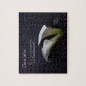 Calla's op een donkere achtergrond legpuzzel (Verticaal)