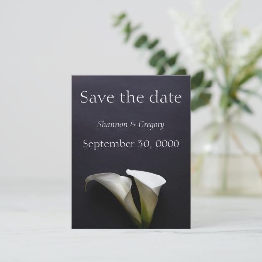 Calla's op een donkere achtergrond save the date (Staand voorkant)
