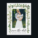 Calligrafie Botanisch sparen de Datum Lijst van he Aankondigingskaart<br><div class="desc">Moderne kalligrafiescript,  Waterverf Botanische groene Eucalyptusbladeren,  het Lijst van het Hout,  sparen de Aankondiging van het Verloving van de Datum Briefkaart van de Foto</div>