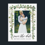 Calligrafie Botanisch sparen de Datum Lijst van he Aankondigingskaart<br><div class="desc">Moderne kalligrafiescript,  Waterverf Botanische groene Eucalyptusbladeren,  het Lijst van het Hout,  sparen de Aankondiging van het Verloving van de Datum Briefkaart van de Foto</div>