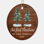 Calligrafie Eerste Kerstmis Rustisch Hout Twee Pij Keramisch Ornament (Links)