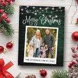 Calligrafie Green Wood Licht Instant Camera Foto Briefkaart<br><div class="desc">Modern Fun Calligraphy Script,  Instant Camera Style Photo Merry Kerstmis Briefkaart - Rustisch Land Green Wood met String Lights</div>