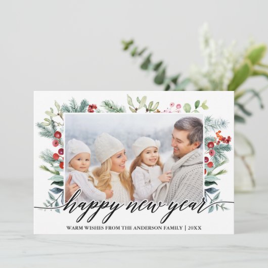 Calligrafie Happy New Year Winter Greenery Foto Feestdagenkaart (Staand voorkant)