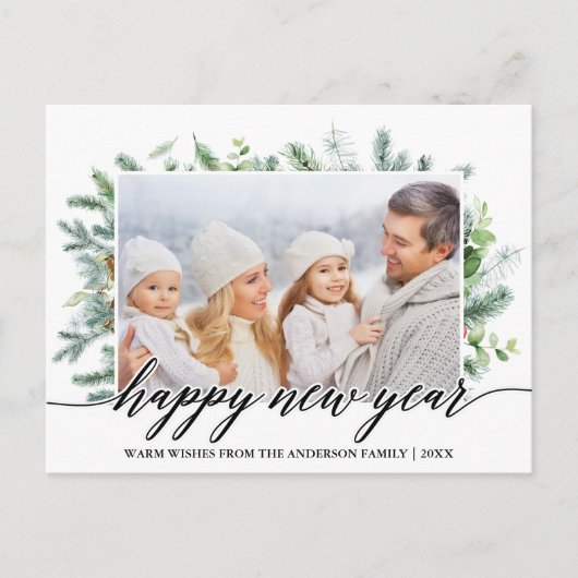 Calligrafie Happy Nieuwjaar Pine Greenery Foto Briefkaart (Voorkant)