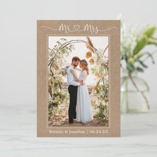 Calligrafie Heart Mr. en Mrs Wedding Photo Kraft Bedankkaart (Staand voorkant)