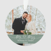 Calligrafie Heart Mr. en Mrs Wedding Sage Green Ornament (voorkant)