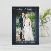 Calligrafie Heart Mr. Mrs Blue Wood Wedding Photo Bedankkaart (Staand voorkant)