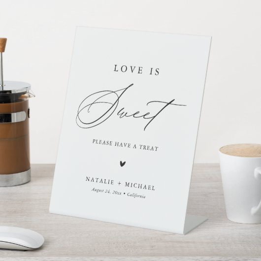 Calligrafie Love is Sweet Wedding Dessert Table Reclamebord Met Voetstuk (Insitu)