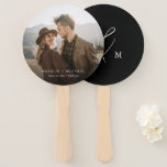 Calligrafie Monogram Bride Groom Fotobruiloft Handwaaier<br><div class="desc">Blijf cool en stijlvol met onze Calligrafie Monogram Bride Groom Foto Wedding Hand Fan! Deze hand fan is voorzien van een prachtig monogram voor kalligrafie met uw persoonlijke foto van het gelukkige paar. Het is perfect voor de bachelorette, het vrijgezellenfeest, de verlovingspartij en de trouwreceptie. Het elegante zwarte en witte...</div>