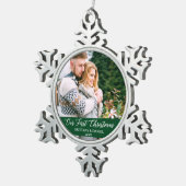 Calligrafie Ons eerste kerstpaar Foto groen Tin Sneeuwvlok Ornament (Rechts)