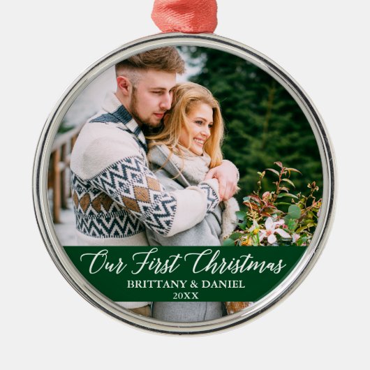 Calligrafie Ons eerste kerstpaar groen Metalen Ornament (Voorkant)