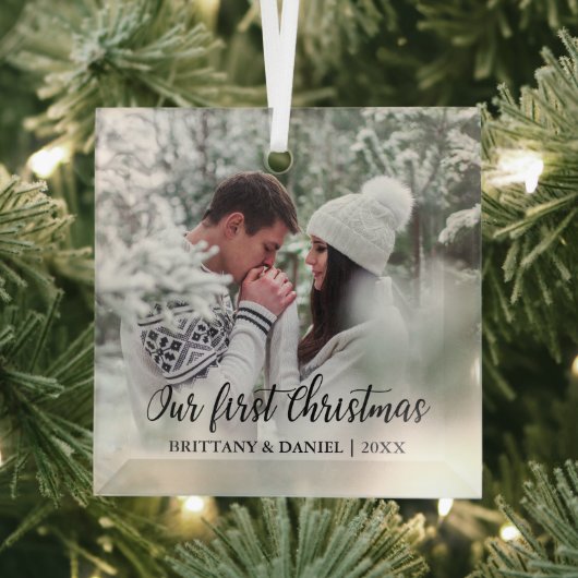 Calligrafie Onze eerste kerstfeestelijke foto Glas Ornament (Insitu)