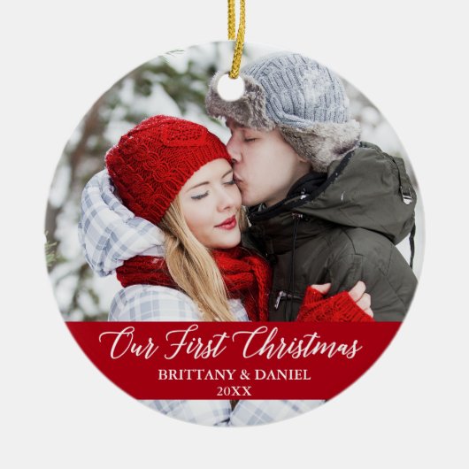 Calligrafie Onze eerste kerstfeestelijke foto Rood Keramisch Ornament (Voorkant)