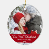 Calligrafie Onze eerste kerstfeestelijke foto Rood Keramisch Ornament (Links)