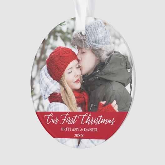 Calligrafie Onze eerste kerstfeestelijke foto Rood Ornament (voorkant)