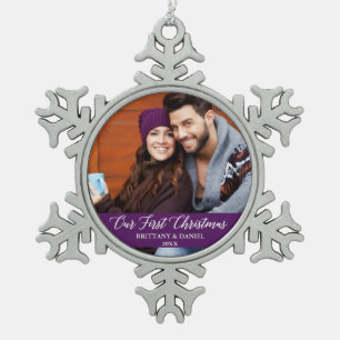 Calligrafie Onze eerste kerstfoto Paars Tin Sneeuwvlok Ornament