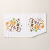 Calligrafie Pumpkin Spice en alles Nice Bad Handdoek (Handdoek)