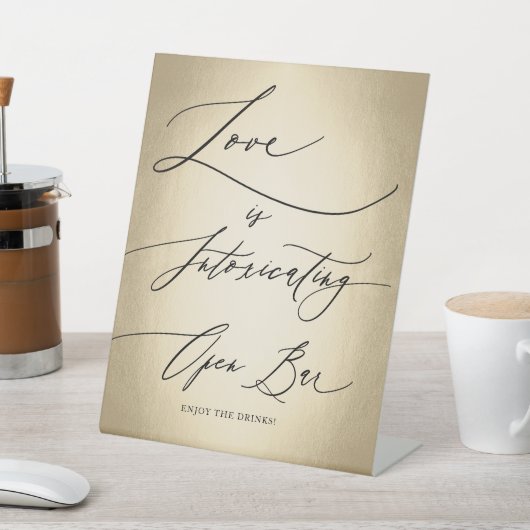 Calligrafie Script Love is Intoxicating Wedding Reclamebord Met Voetstuk (Insitu)