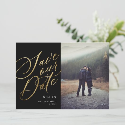 Calligrafie-script | Zwart goud | Foto Save The Date (Staand voorkant)
