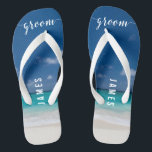 Calligrafie Strand Bruidegom Trouwfeest Flip Flops<br><div class="desc">Calligrafie strand bruidegom trouwfeest flip flops met brede banden en aanpasbare tekst - u kunt de naam van de bruidegom toevoegen</div>