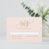  Calligrafiescript Blush en Gold Wedding RSVP Kaartje (Staand voorkant)