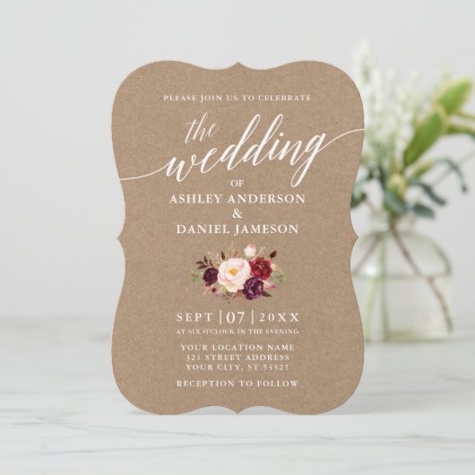 Calligrafiescript Burgundy Floral Wedding Kraft Kaart (Staand voorkant)