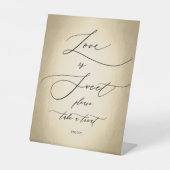 Calligrafiescript Gold Love is Sweet Wedding Reclamebord Met Voetstuk (Voorkant)