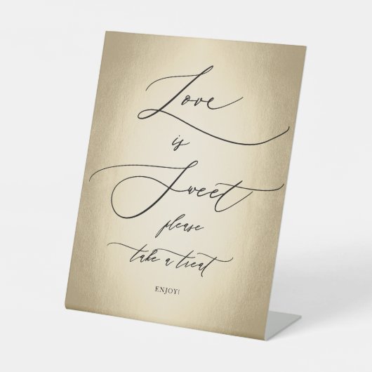 Calligrafiescript Gold Love is Sweet Wedding Reclamebord Met Voetstuk (Voorkant)