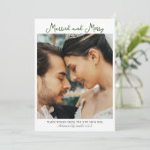 Calligraphy Married and Merry Forest Green Text Feestdagenkaart (Staand voorkant)