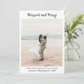 Calligraphy Married and Merry Light Gray Text Feestdagenkaart (Staand voorkant)