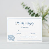 Calligraphy White Dusty Blue Floral Wedding RSVP Kaartje (Staand voorkant)