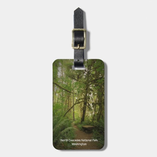 Calm Green Forest Trail in Washington Bagagelabel (Voorkant verticaal)