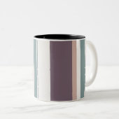 Calm Neutral Stripes – Modern Minimal Mug Tweekleurige Koffiemok (Voorkant rechts)