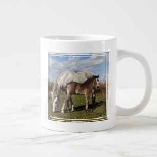 Camargue Horse Foal met moeder Grote Koffiekop