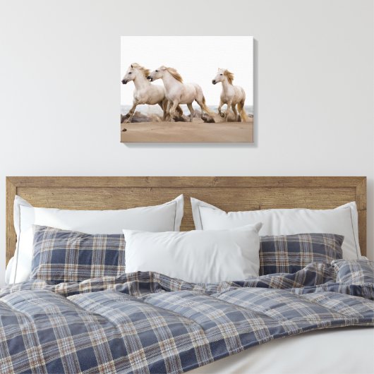 Camargue Horses die op het strand lopen Canvas Afdruk (Insitu (Slaapkamer))