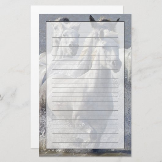 Camargue-paarden die op marshland lopen om over te briefpapier (Voorkant / Achterkant)