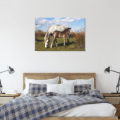 Camargue-paardveulen met moeder canvas afdruk (Insitu (Slaapkamer))