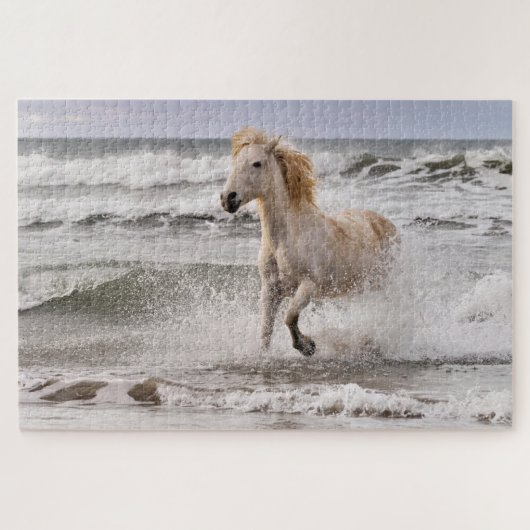 Camarguepaard dat uit de branding loopt legpuzzel (Horizontaal)