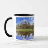 Cambodia, Kampuchea, Angkor Wat tempel. Mok (Links)