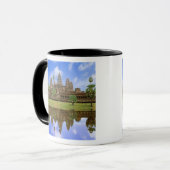 Cambodia, Kampuchea, Angkor Wat tempel. Mok (Voorkant links)
