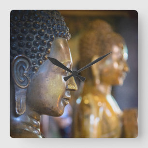 Cambodia, Phnom Penh. Boeddhabeelden Vierkante Klok