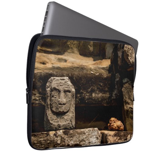 Cambodia Smiling Stone Totem Laptop Sleeve (Voorkant Rechts)