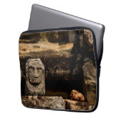 Cambodia Smiling Stone Totem Laptop Sleeve (Voorkant Links)
