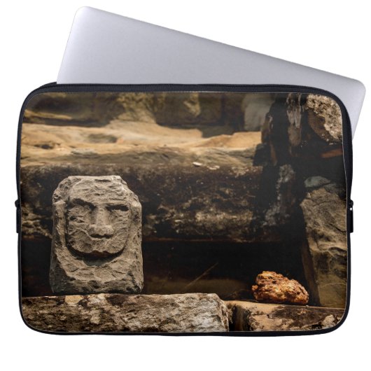 Cambodia Smiling Stone Totem Laptop Sleeve (Voorkant)