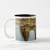 Cambodja, Angkor Wat. Reflectie van de tempel Tweekleurige Koffiemok (Links)
