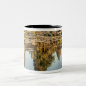 Cambodja, Angkor Wat. Reflectie van de tempel Tweekleurige Koffiemok (Center)