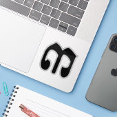 Cambodjaans nummer 3 / Three / ៣ (Bei) Khmer Scrip Sticker (Laptop met iPhone)
